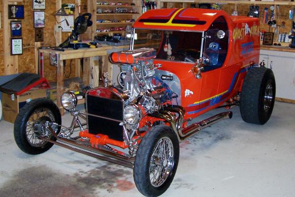 100 0032 This my 1923 C cab which sports a 454 Chevy, 350 turbo, and a 3:31 Jag rear.